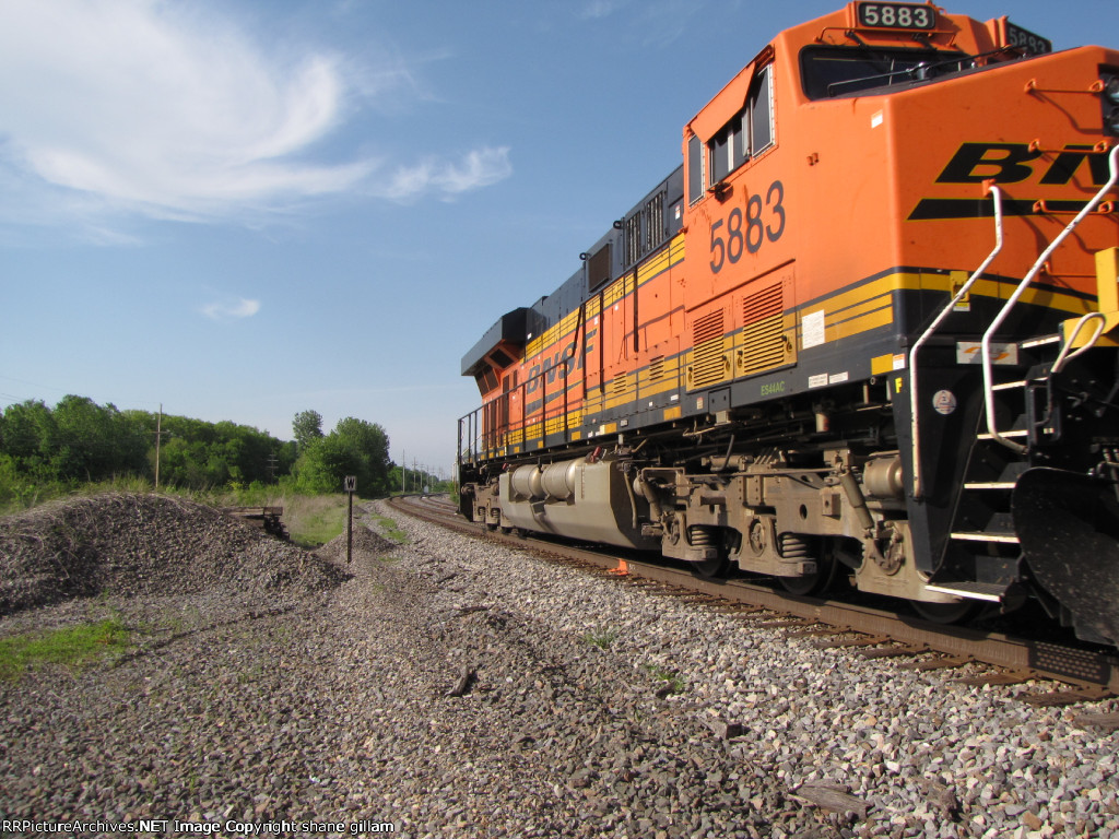 BNSF 5883
